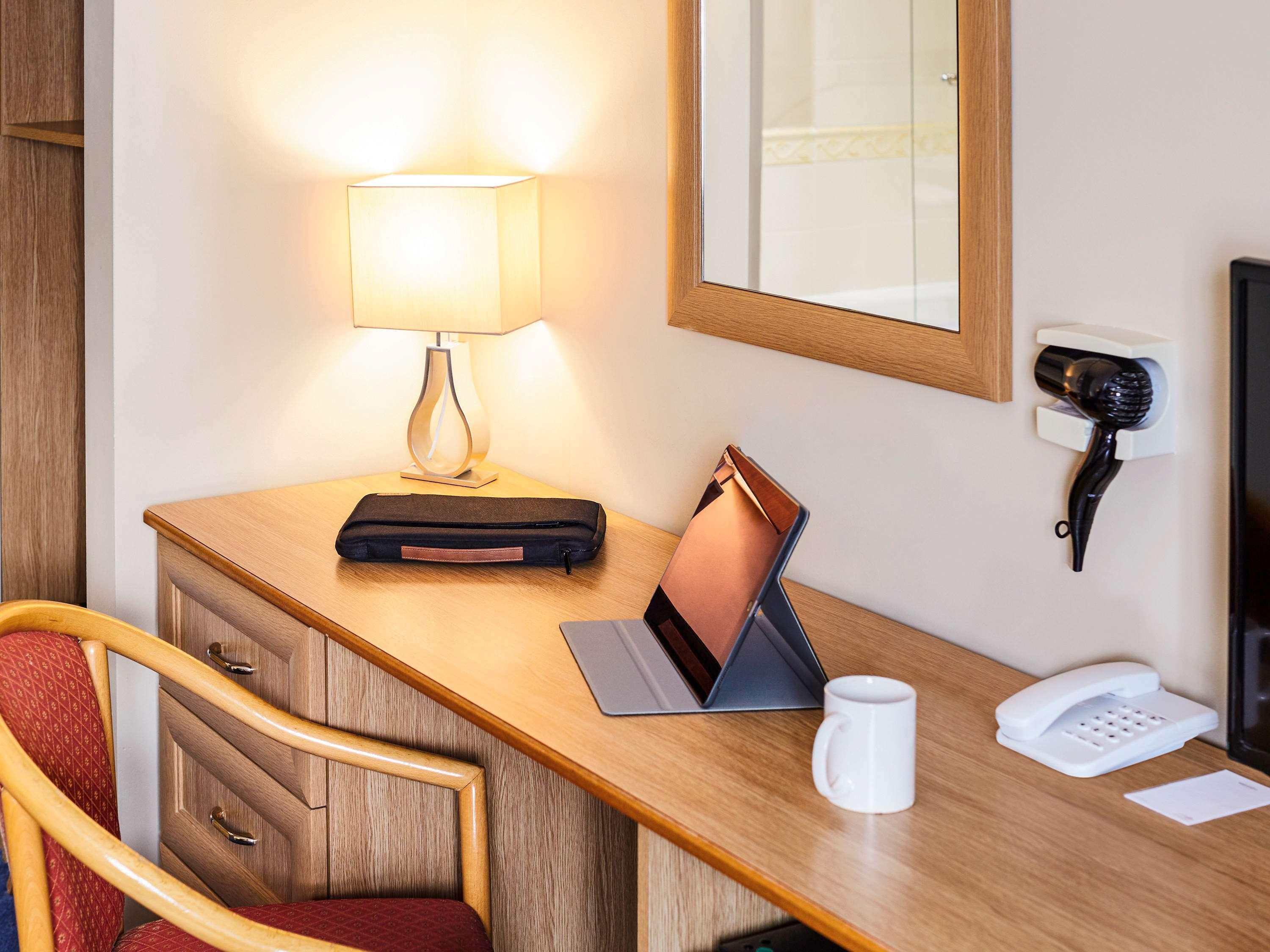 เมอร์เคียว นิวบิวรี เวสต์ เกรนจ์ โฮเต็ล Hotel ทัตแชม ภายนอก รูปภาพ